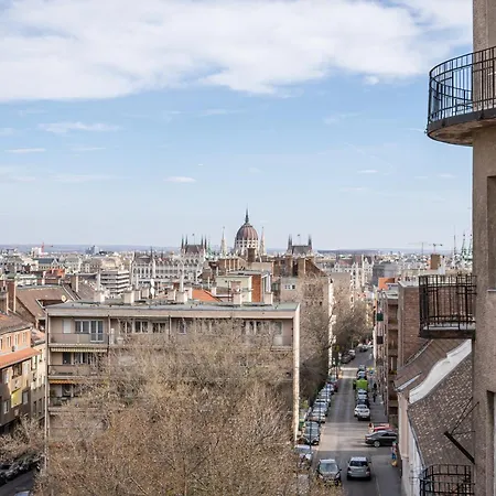 Spacious Rooftop With Parliament&danube View דירה בודפשט
