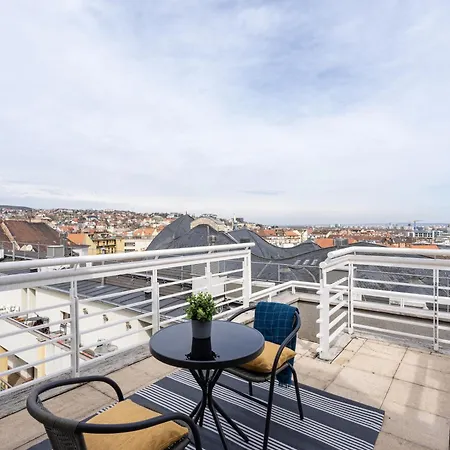 Spacious Rooftop With Parliament&danube View Lägenhet *